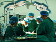 【医者仁心】17岁男孩胸部发育不敢运动 医生：生理性发育超两年需注意